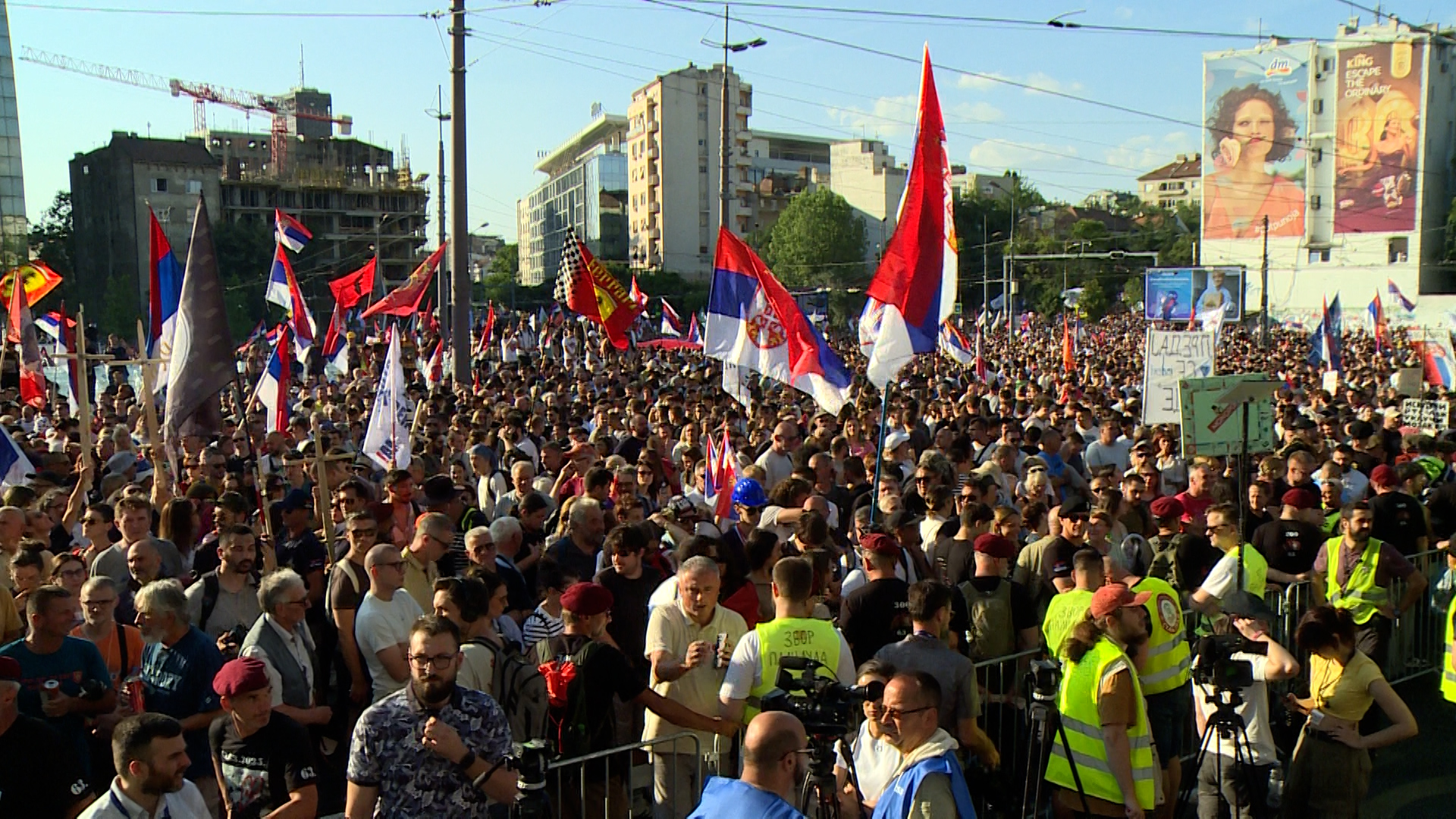 Beograd, atmosfera na Slaviji pred pocetak studenskog protesta ,,Vidimo se na Vidovdan'', pokrivanje Beograd, atmosfera na Slaviji pred pocetak studenskog protesta ,,Vidimo se na Vidovdan'', pokrivanje